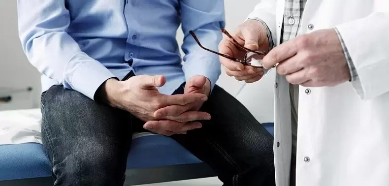 Vid de första tecknen på prostatit bör du konsultera en urolog för att bekräfta diagnosen.